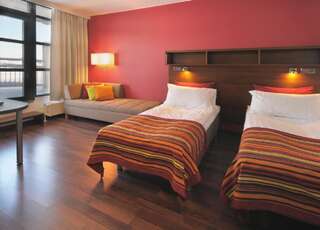 Отель Sport & Spa Hotel Vesileppis Леппявирта Стандартный номер с 2 односпальными кроватями и диваном-1