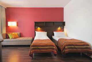 Отель Sport & Spa Hotel Vesileppis Леппявирта Стандартный номер с 2 односпальными кроватями и диваном-2